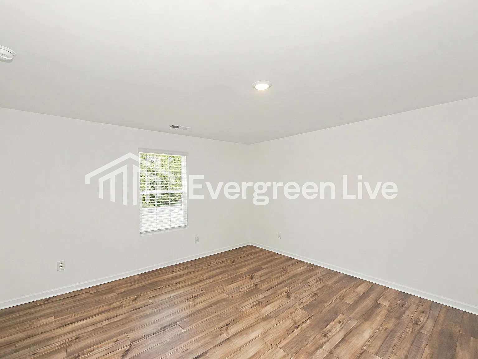 4 bed, 2.5 bath, 2307 sqft, $1,965 — Photo 4
