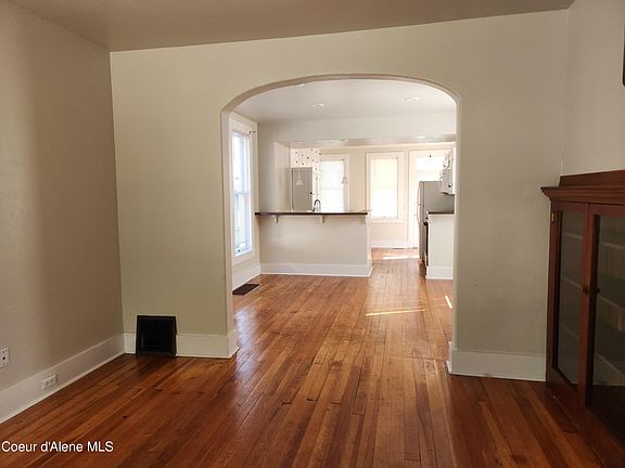 4th image of 126 Cypress St