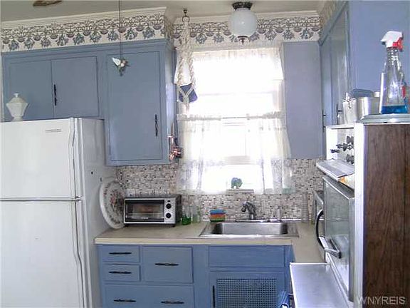 3rd image of 8366 Laughlin Dr