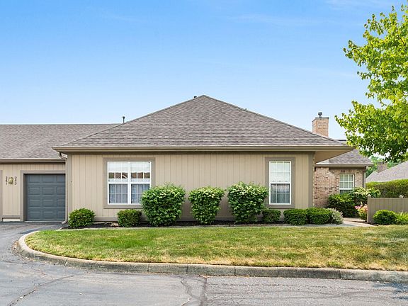 3rd image of 253 Windemere Cir