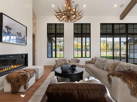 3rd image of 21 Cliff View Way