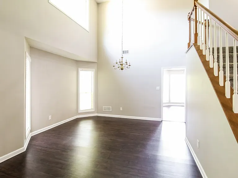 671 Woodstone Rd — Photo 4
