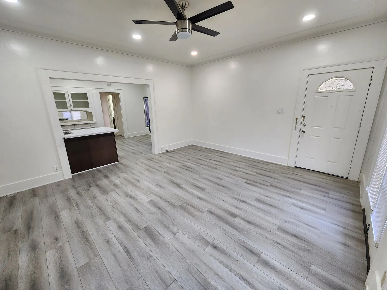 3 bed, 1233 sqft, $3,050 — Photo 2