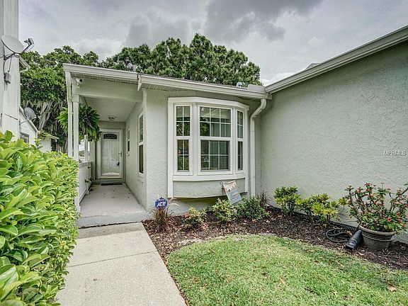 2nd image of 3851 Lake Shore Dr