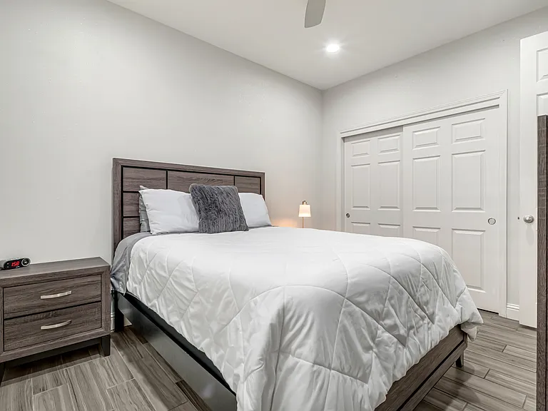 8582 N Garden Ave — Photo 34
