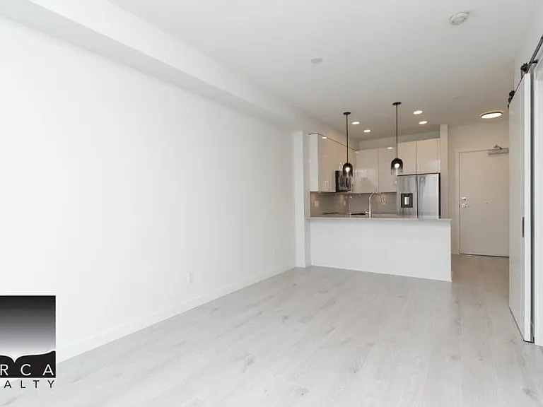 5504 Brydon Cres #402 — Photo 7