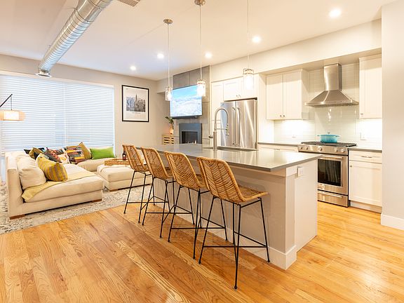 4th image of 4926 Lowell Blvd Unit 1