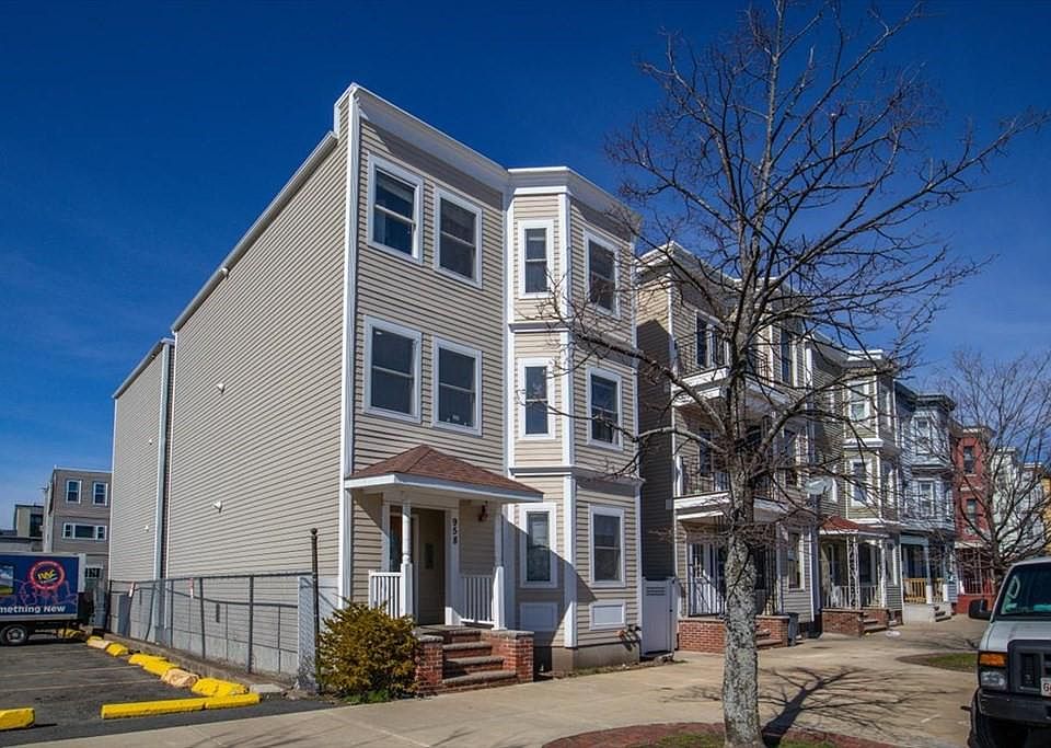 1st image of 958 Bennington St #3