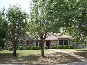 5th image of 906 Nixon Cir