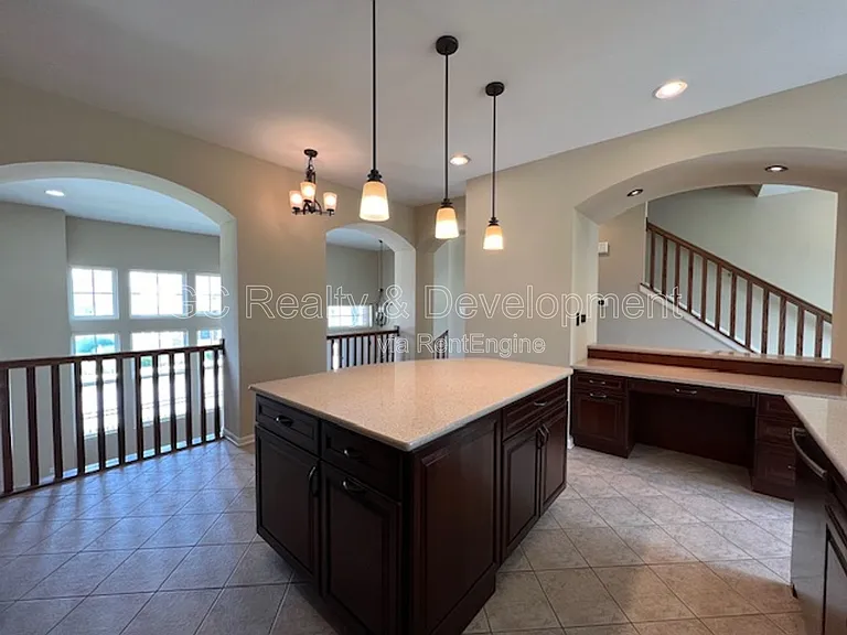 498 Grosvenor Ln — Photo 10