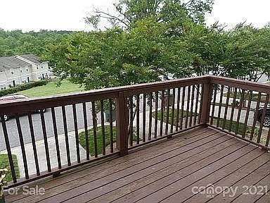 3 bed, 2.5 bath, 1745 sqft, $1,900 — Photo 2