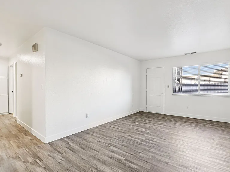Interior 2x2