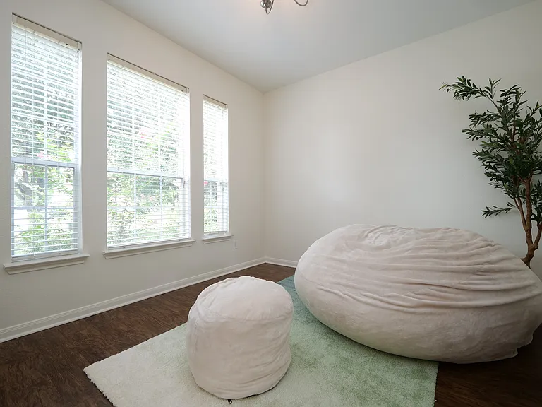 1203 Lavender Shade Ct — Photo 3