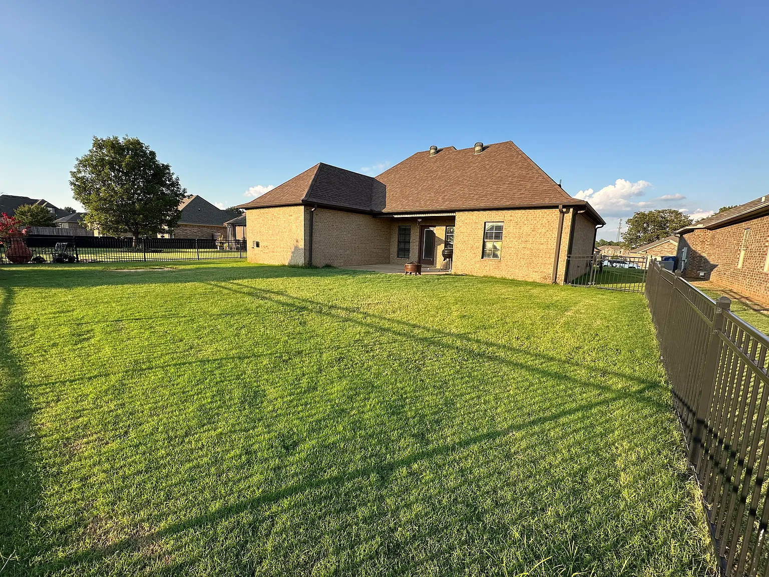 5049 Aberdeen Rd — Photo 2