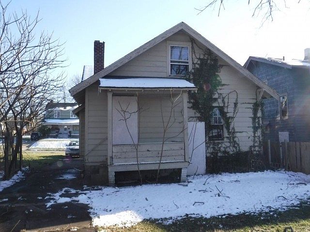 2nd image of 226 E Lucius Ave
