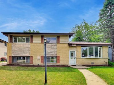 1411 N Burning Bush Ln, Mount Prospect, IL, 60056
