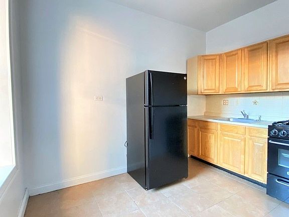 5th image of 218 W 104th St APT 4A