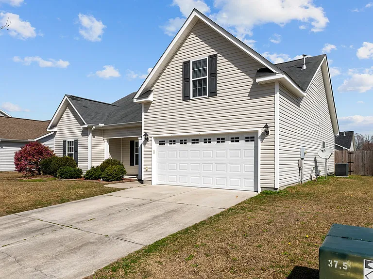205 Lynden Ln — Photo 32