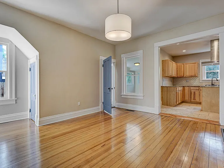 14 N Walnut St — Photo 4