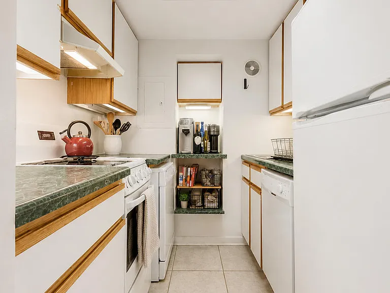 28 W 12th St #4R — Photo 7