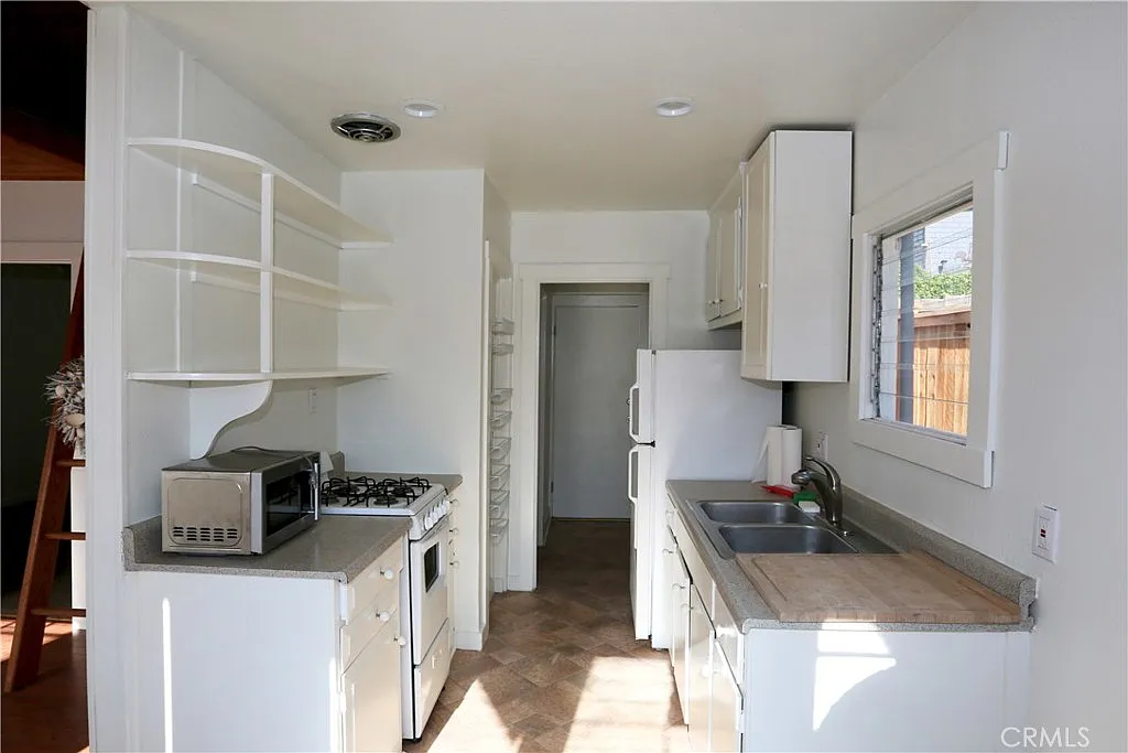 1 bed, 500 sqft, $3,000 — Photo 3
