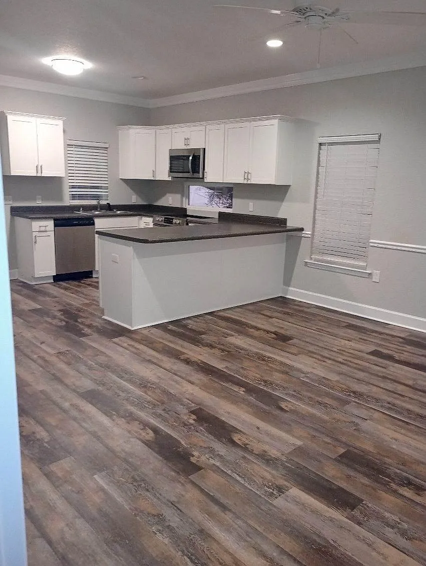 2 bed, 950 sqft, $1,420 — Photo 3