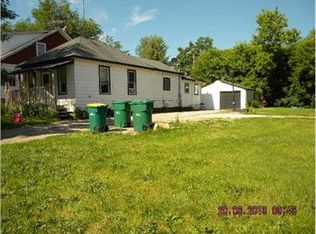 918 N Cedar Lake Rd, Round Lake Beach, IL 60073