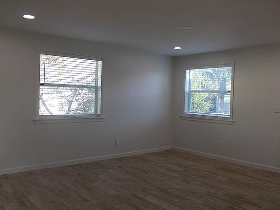 3rd image of 47 SE 12TH Street