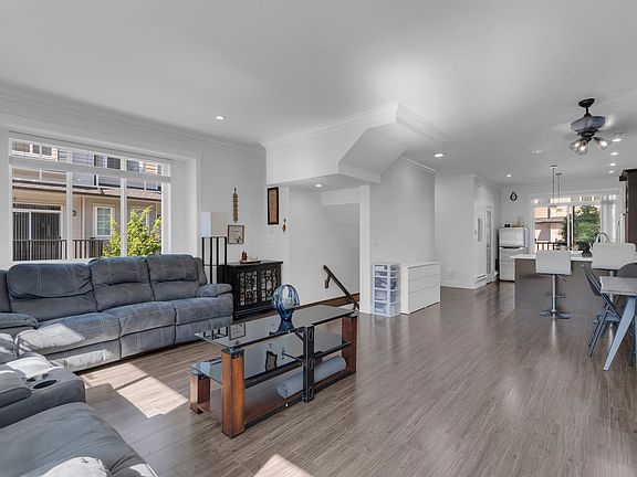 5th image of 13898 64th Ave #113