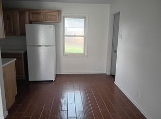 353 NW King St, Burleson, TX 76028