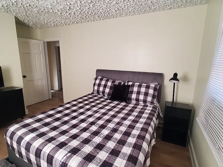 900 Ridgecliff Dr — Photo 13