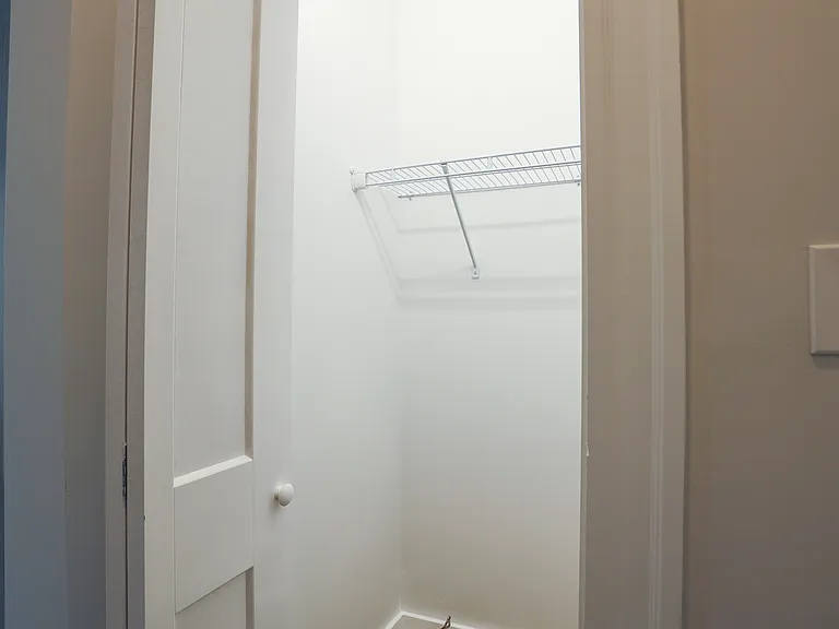 102 Queensberry St #14 — Photo 6