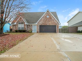 1719 N Ashley Dr, Independence, MO 64058
