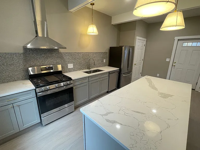 209-217 E Seneca St #215 — Photo 3
