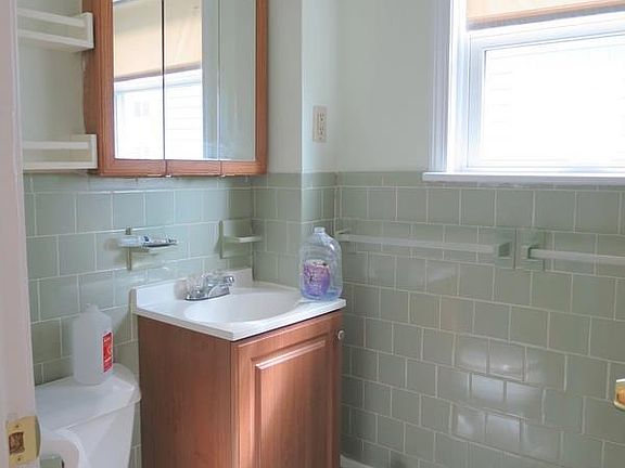 4th image of 43 Hinckley St #3
