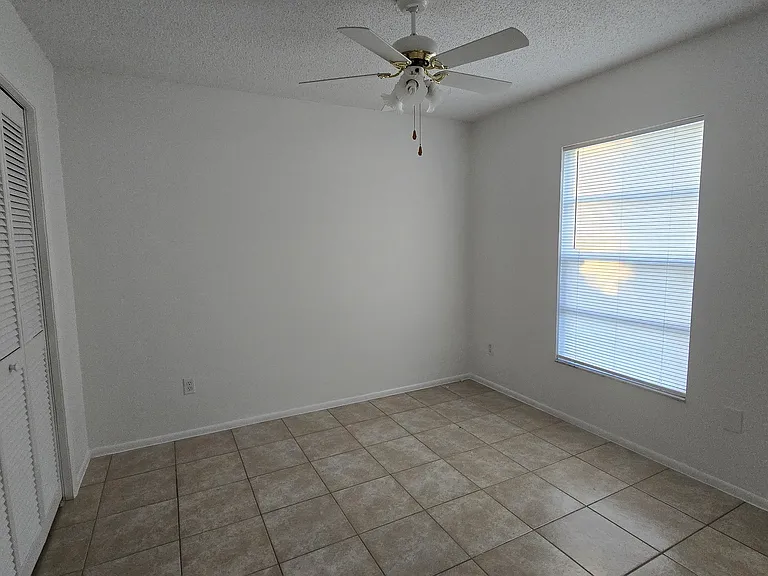 846 Grenadier Dr — Photo 16