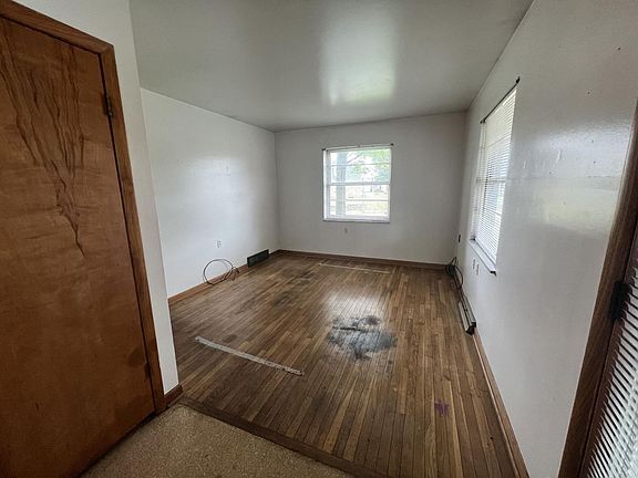 2nd image of 622 W Main St APT A