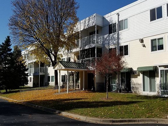 3rd image of 132 Demont Ave E APT 139
