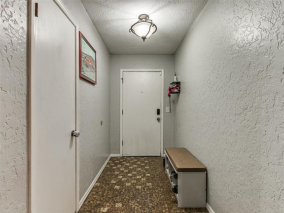 4th image of 11064 Folkstone Dr