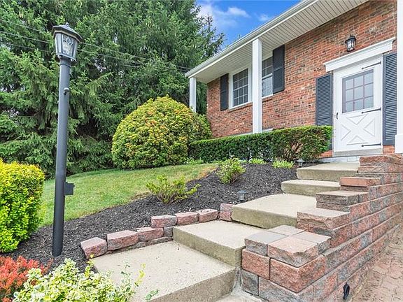 3rd image of 431 Sandy Dr