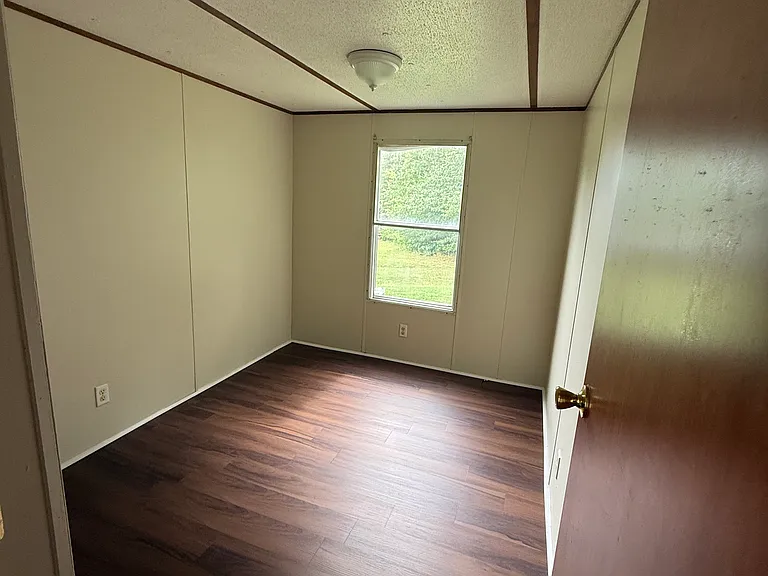 607 Sand Ln — Photo 8