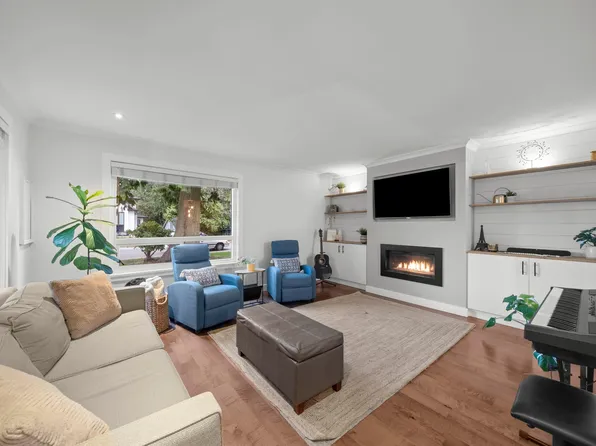 13507 15th Ave, Surrey, BC V4A 5H4