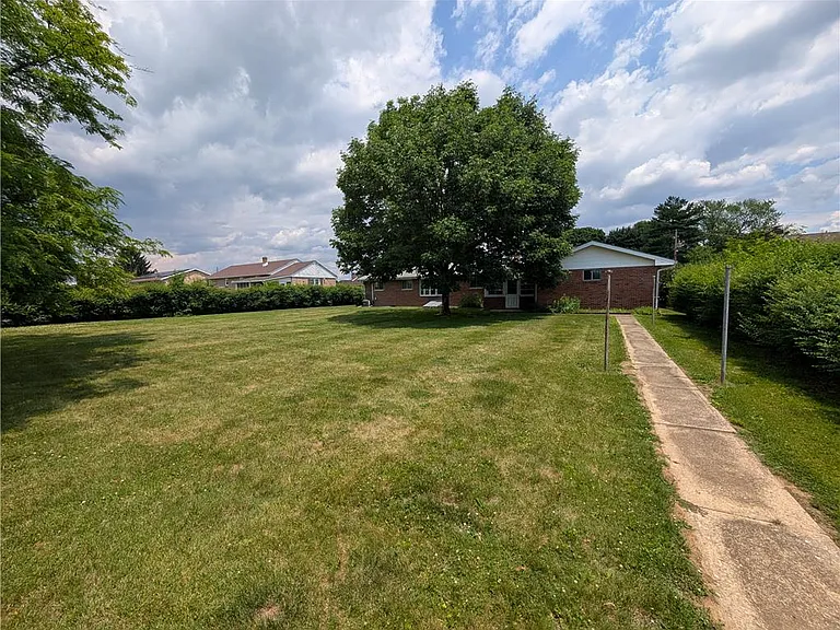 230 Diamond St — Photo 32