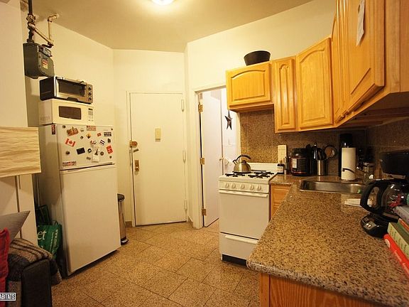 5th image of 330 W 43rd St APT 14