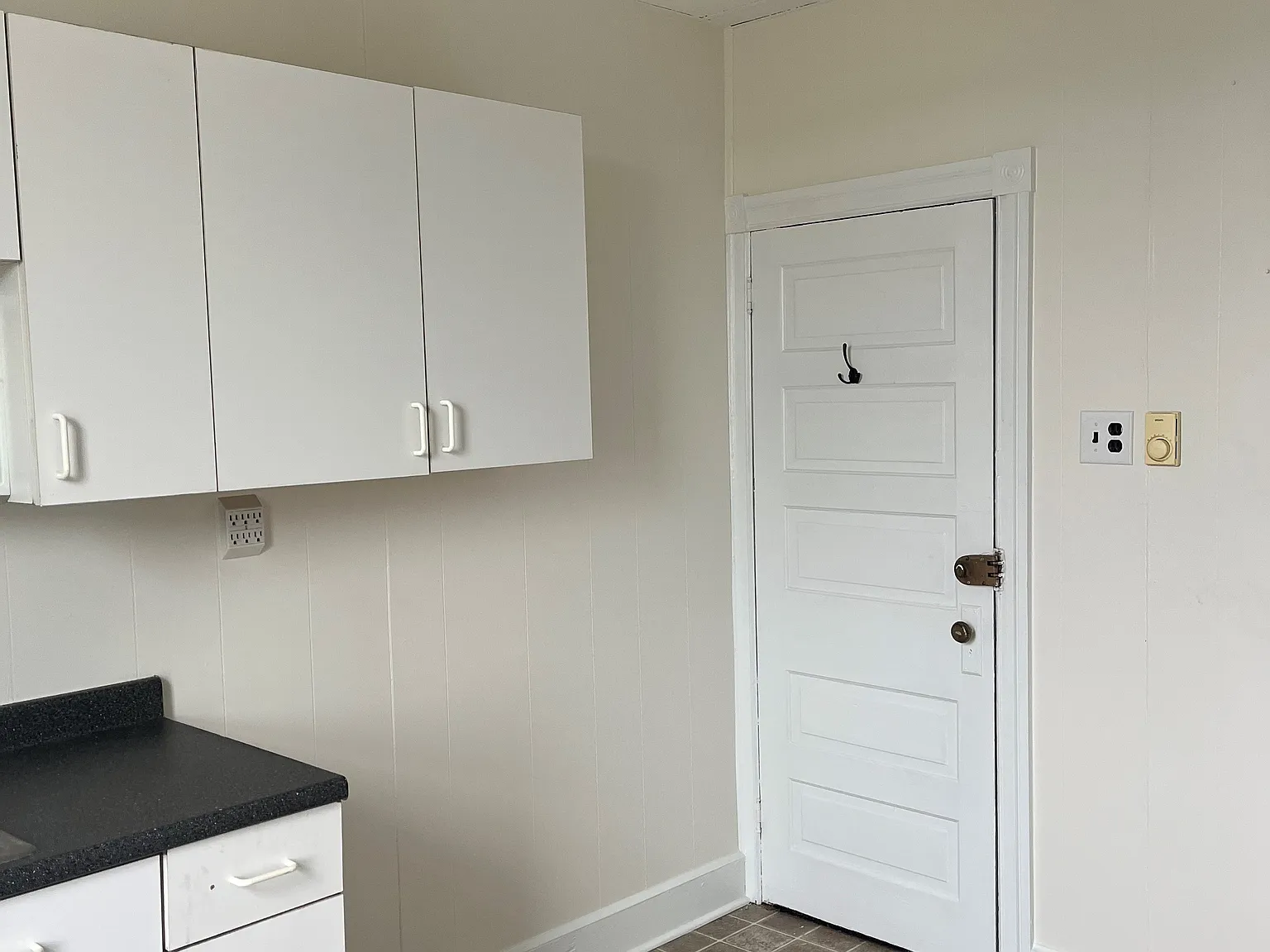 Studio, 300 sqft, $850 — Photo 2