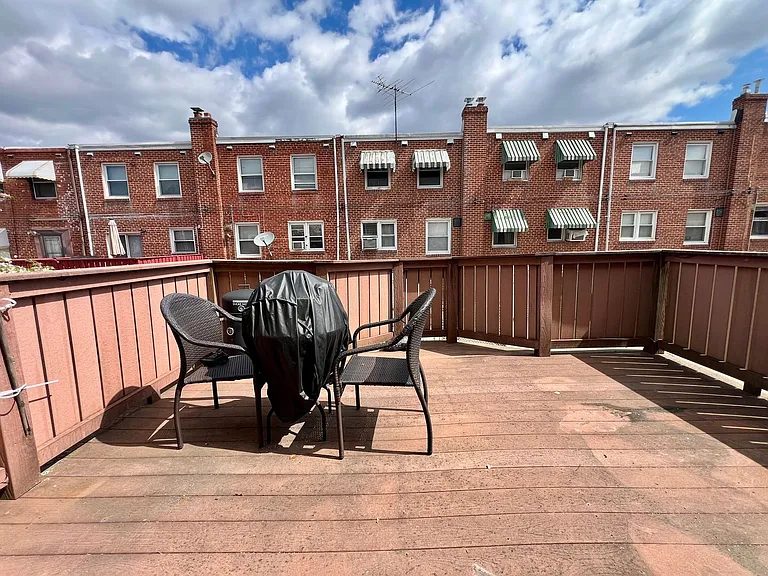 2121 Lardner St — Photo 4