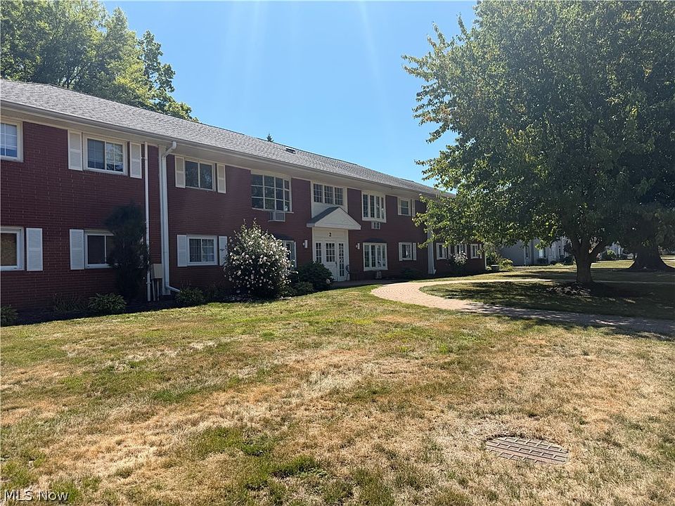 1st image of 2 Meadowlawn Dr Unit 8