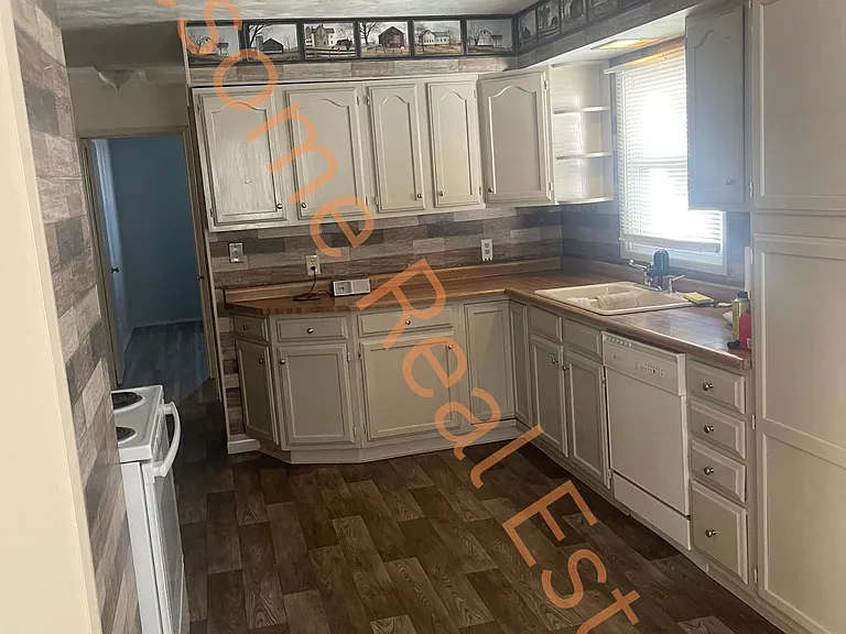 927 Lincoln Dr — Photo 12