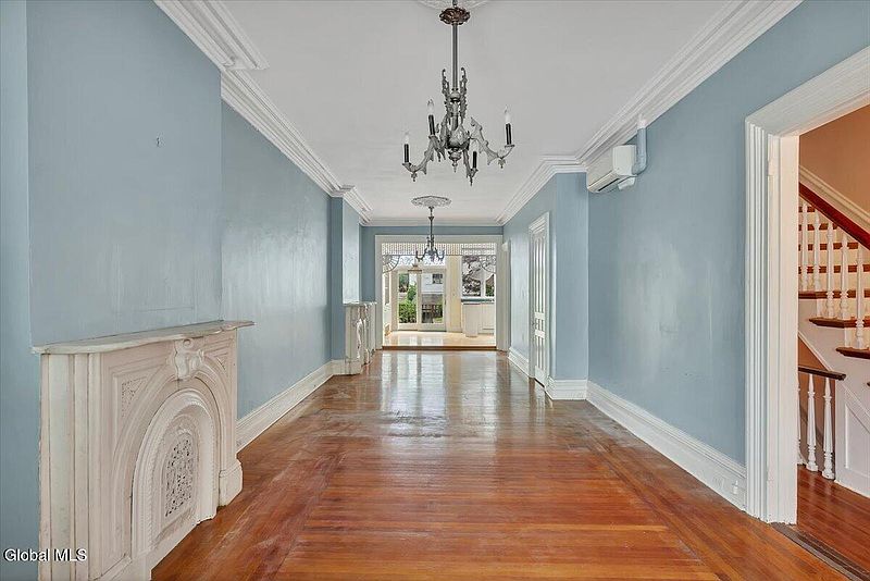 4th image of 396 Hamilton Street