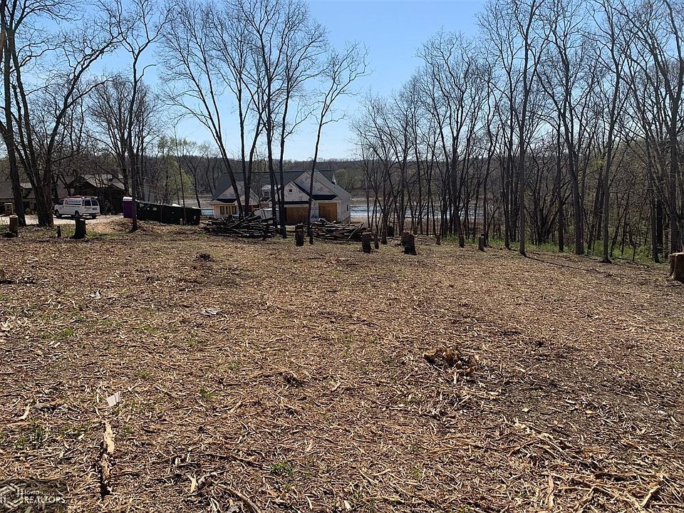1st image of 10 Emerald Dr